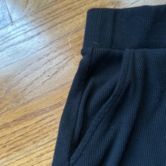 Torrid Black Ribbed Knit Skirt Size 1 - Picture 13 of 14